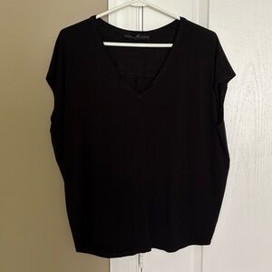 White House Black Market Women’s V-Neck Short Sleeve Top. Size Medium.